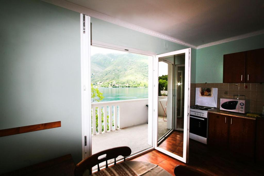 Paunovic Apartments Tivat Habitación foto