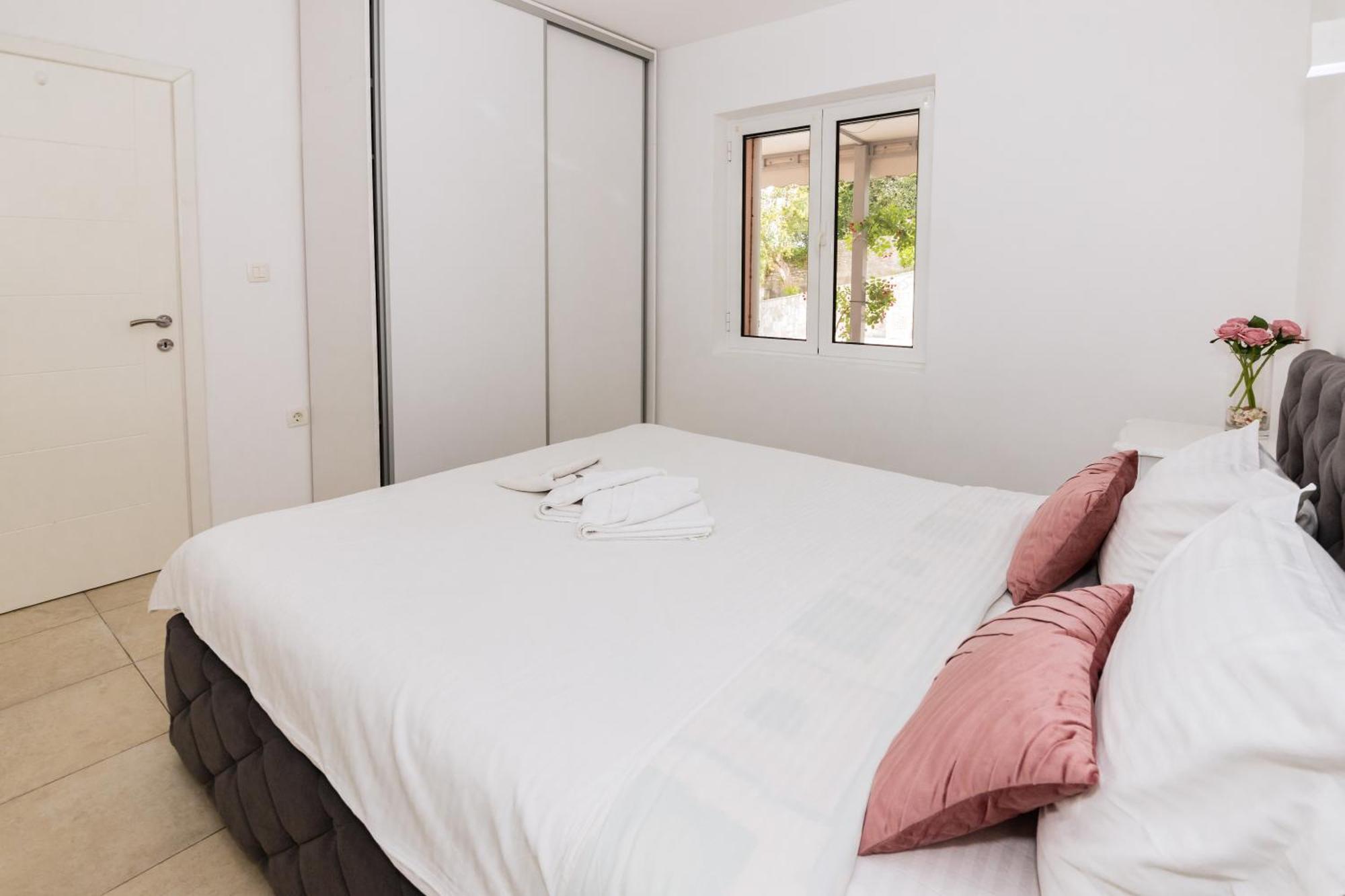 Paunovic Apartments Tivat Exterior foto